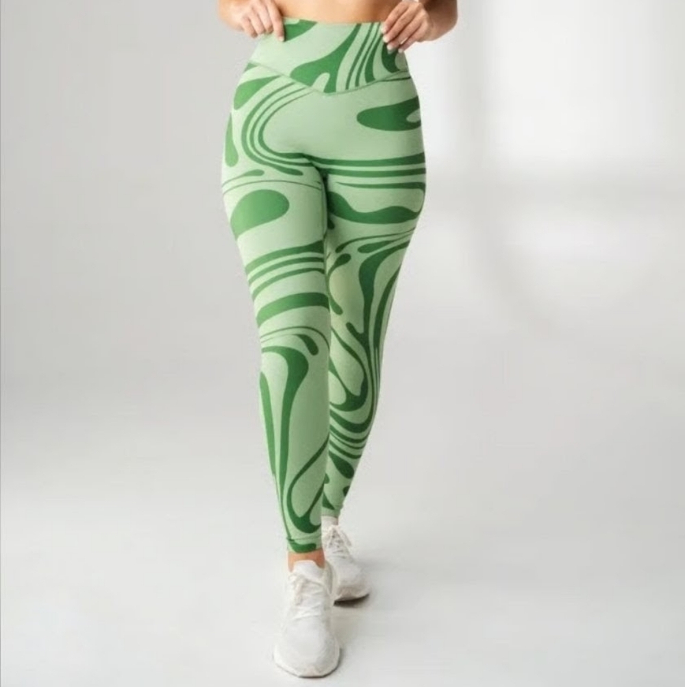 Vitality X Cosmopolitan Ascend Leggings